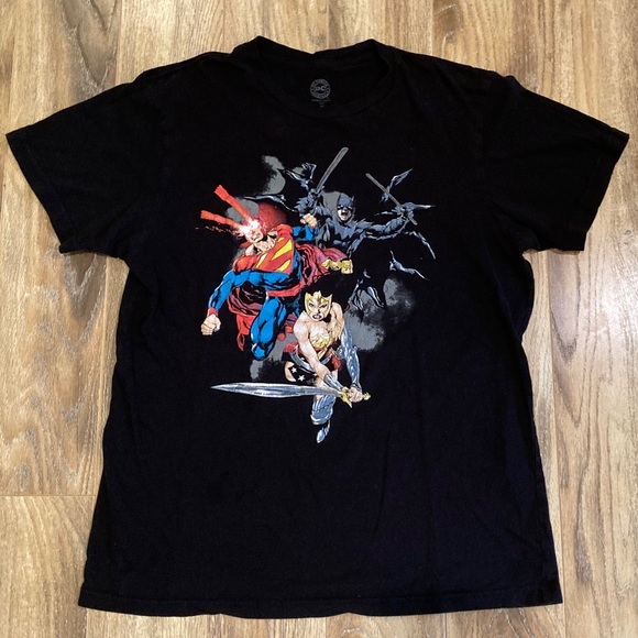 DC Comics Other - DC Comics Superhero T-shirt M